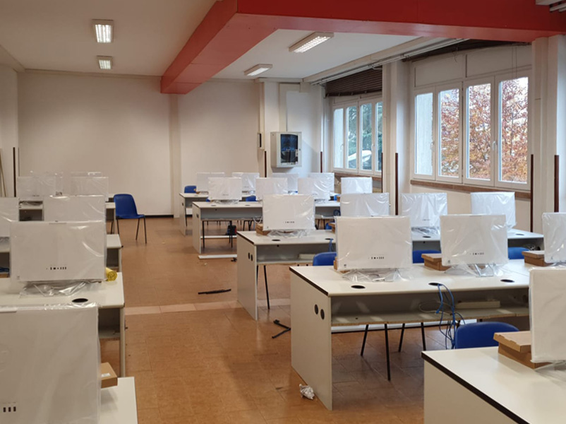 aula informatica1 liceo Ferraris Varese