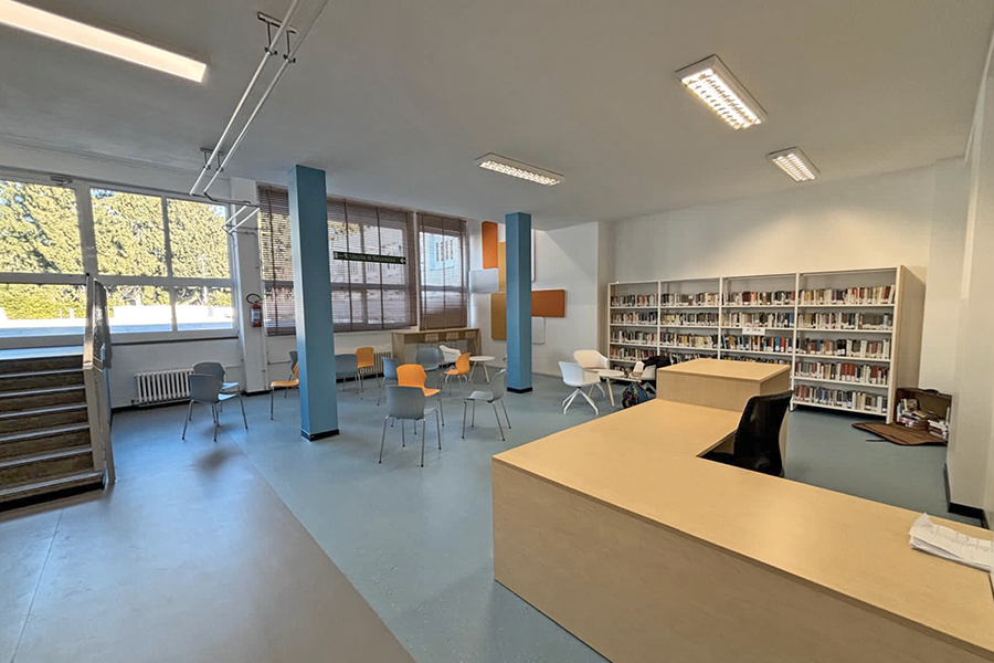 biblioteca del liceo Ferraris atrio-ingresso